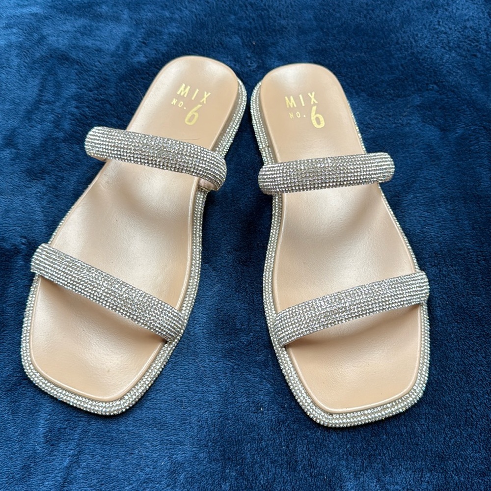 Women’s rhinestone sandal. Size 8M. Mix No. 6. New.